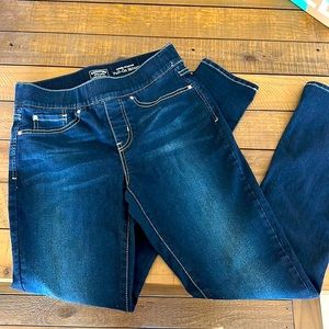 Like New Levi Signature Totally Shaping Pull on Skinny Jeans